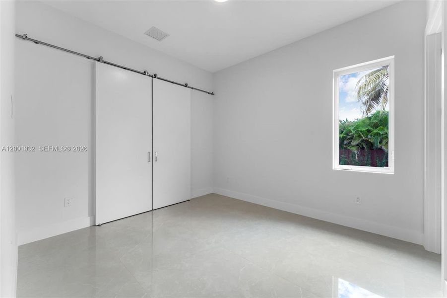 Spacious, unfurnished interior of a new home in , Cutler Bay (Image 35).