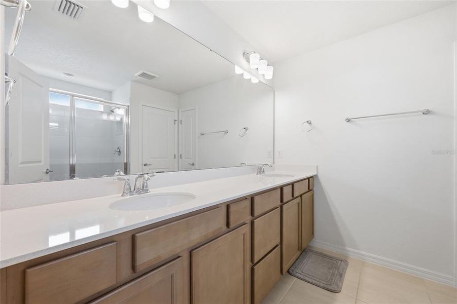 Furnished interior view inside a new home in , Orlando (Image 19).