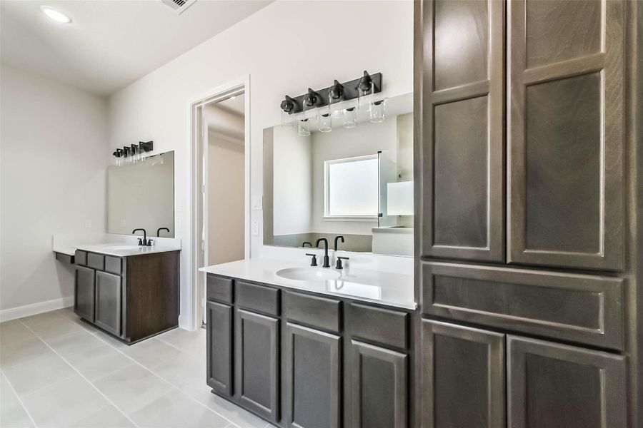 Furnished interior view inside a new home in , Baytown (Image 15).