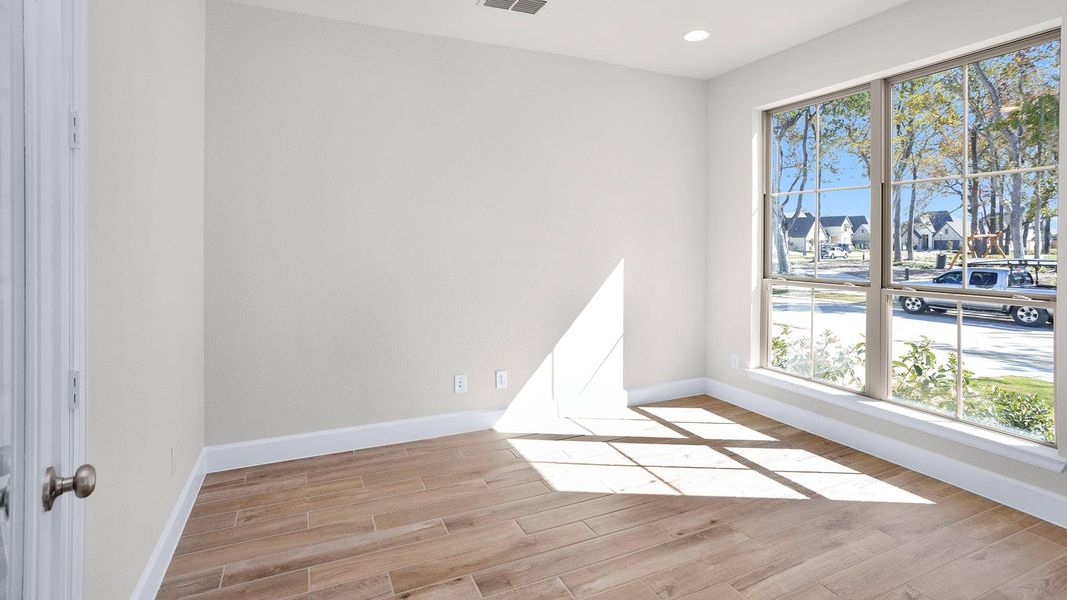 Spacious, unfurnished interior of a new home in Riceland 60', Mont Belvieu (Image 13). Spacious, unfurnished interior of a new home in Riceland 60', Mont Belvieu (Image 13).