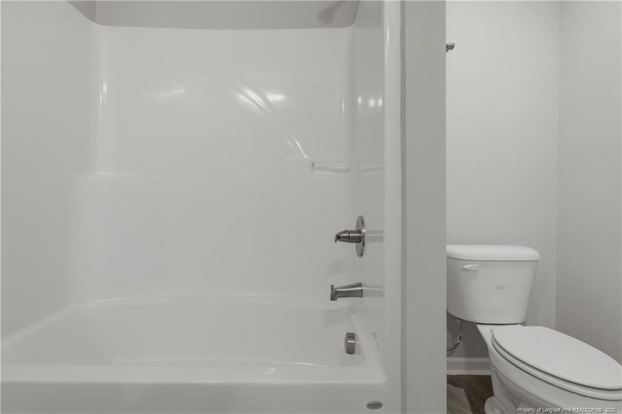 Tub/shower combo in master bathroom