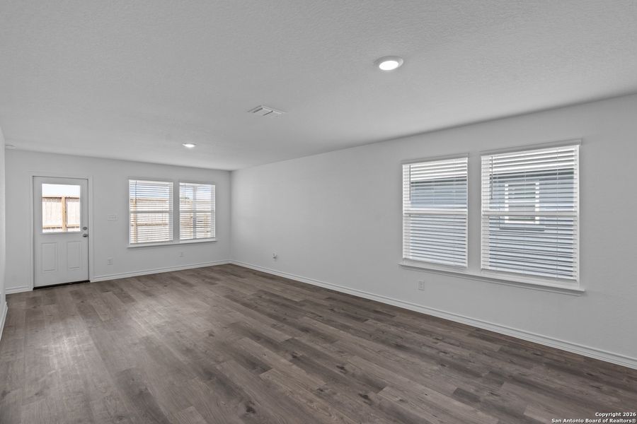 Spacious, unfurnished interior of a new home in The Overlook at Creekside, New Braunfels (Image 20).