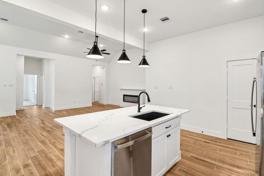 Furnished interior view inside a new home in Kresston 50's, Montgomery (Image 7).