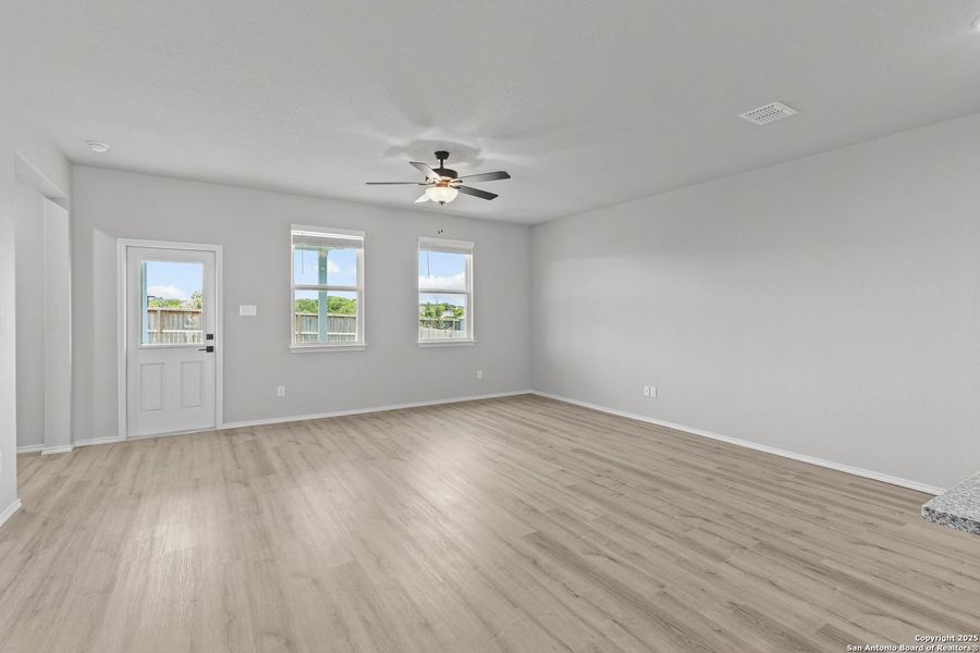 Spacious, unfurnished interior of a new home in Comanche Ridge, San Antonio (Image 50). Spacious, unfurnished interior of a new home in Comanche Ridge, San Antonio (Image 50).