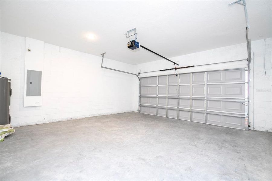 Spacious, unfurnished interior of a new home in , Dunnellon (Image 66).