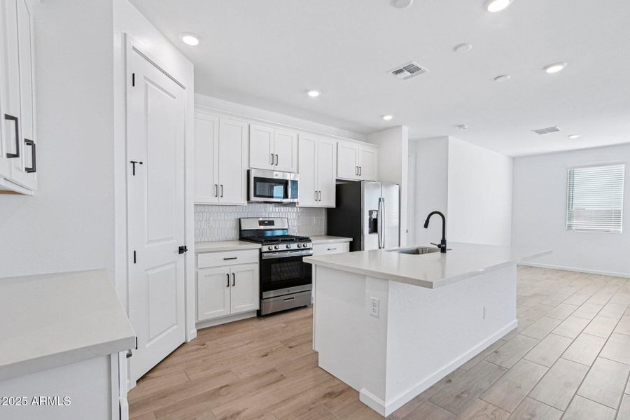 10-web-or-mls-W Bajada Rd-S1810-010