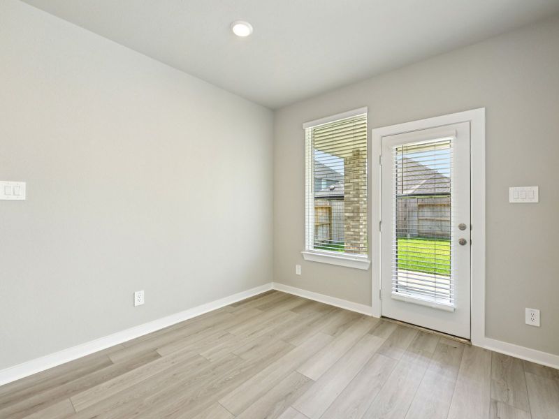 Spacious, unfurnished interior of a new home in Kingdom Heights, Rosenberg (Image 13).