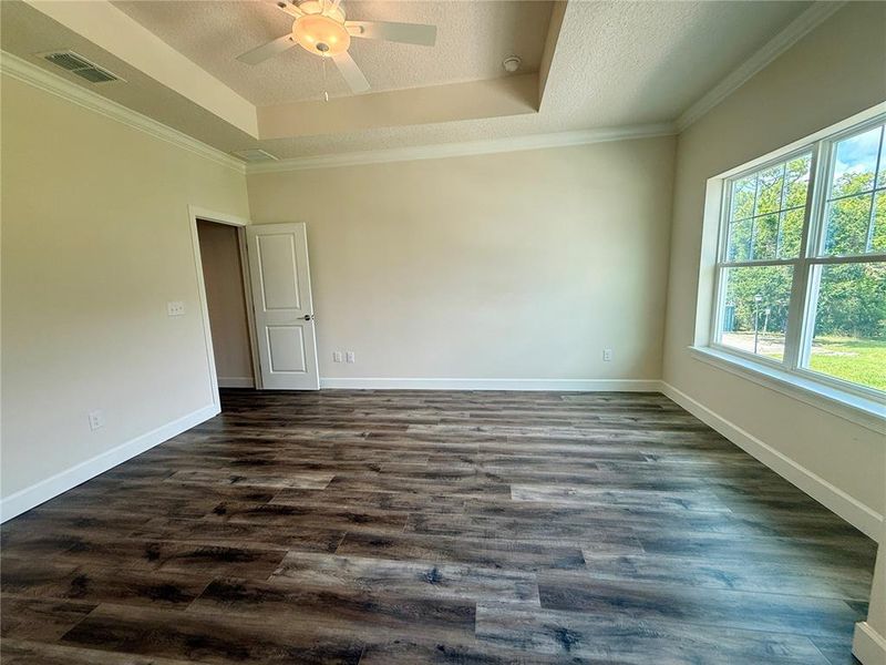 Spacious, unfurnished interior of a new home in , Tampa (Image 19).