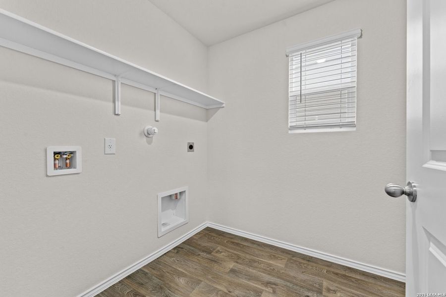 Spacious, unfurnished interior of a new home in Redbird Ranch, San Antonio (Image 27).