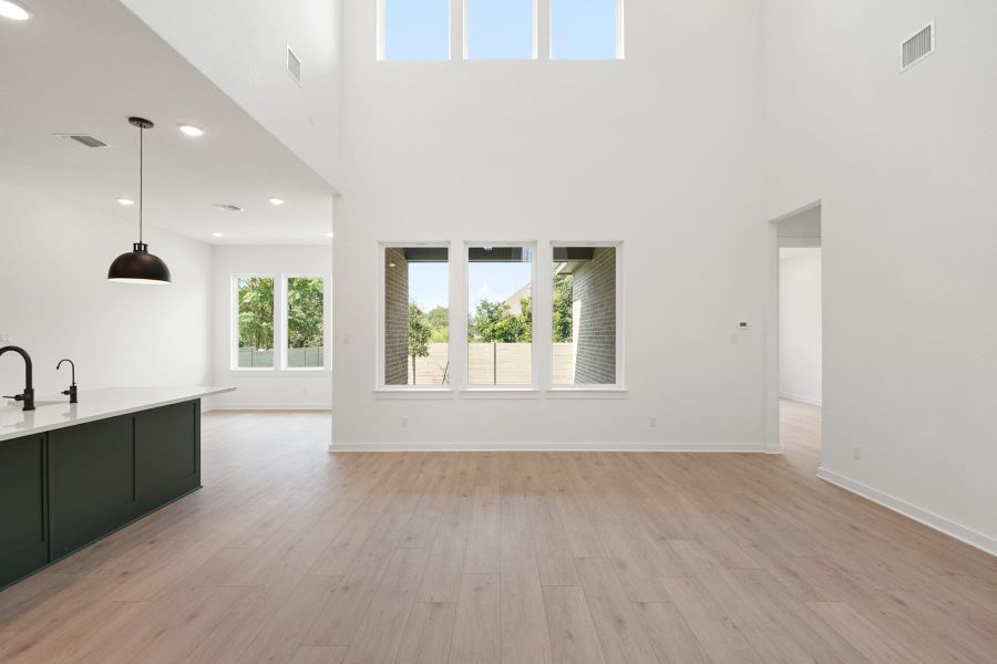 Spacious, unfurnished interior of a new home in Wolf Ranch, Georgetown (Image 33).