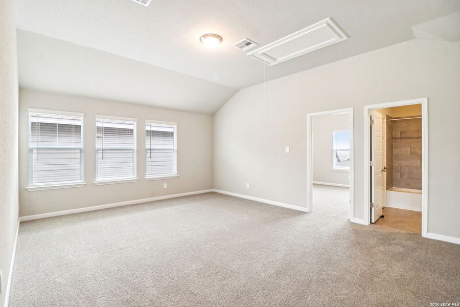 Spacious, unfurnished interior of a new home in Estancia Ranch - Classic Series, San Antonio (Image 36).