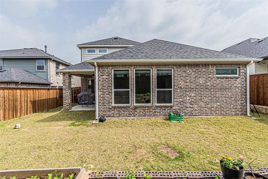 Exterior details and patio area of a home in Stoneridge, Melissa (Image 4).