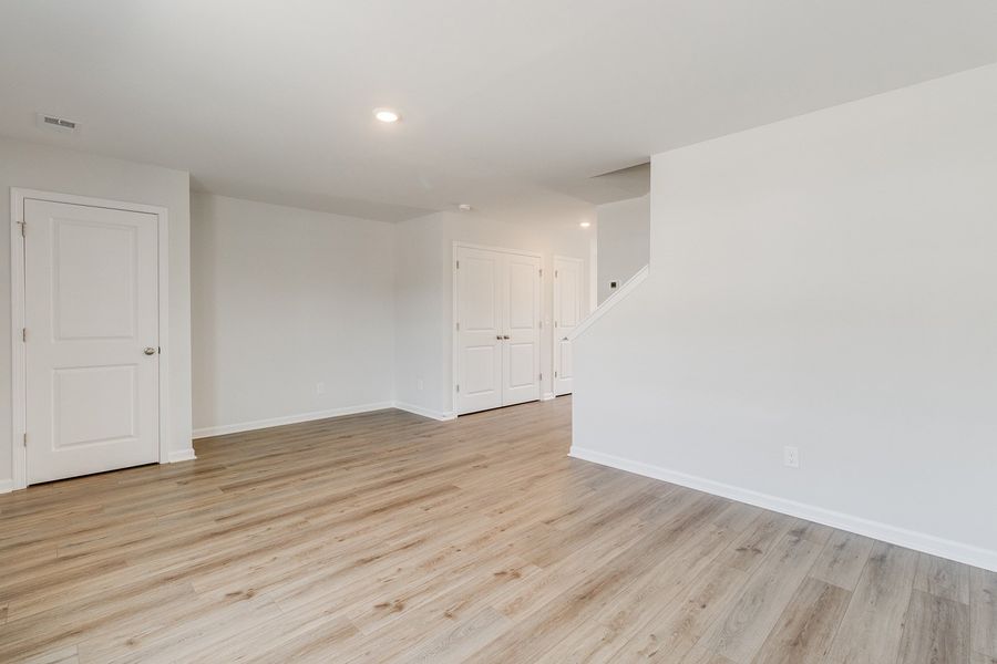 Spacious, unfurnished interior of a new home in Astoria, Columbia (Image 18).