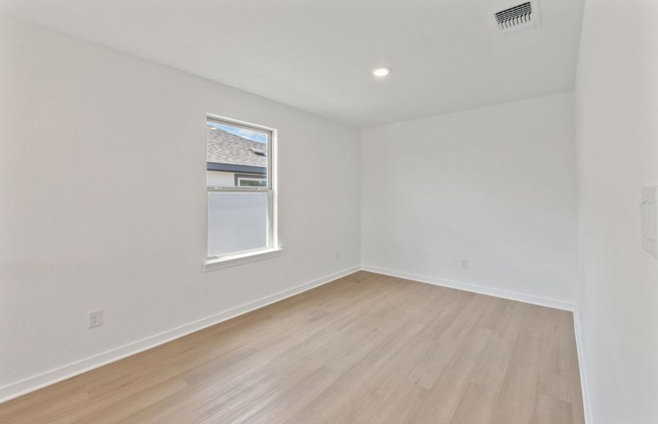 Spacious, unfurnished interior of a new home in Wolf Ranch, Georgetown (Image 11).