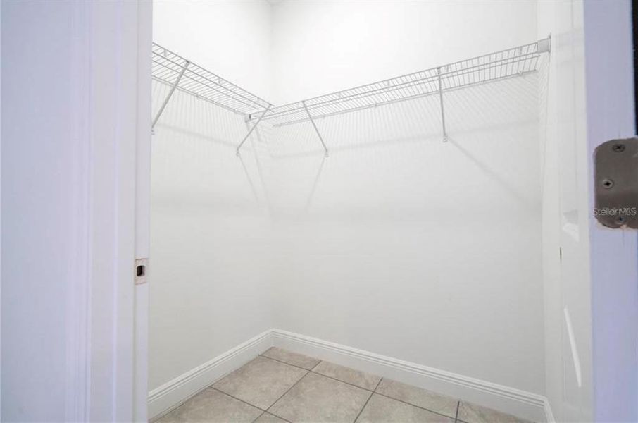 Spacious, unfurnished interior of a new home in , Citrus Springs (Image 42).