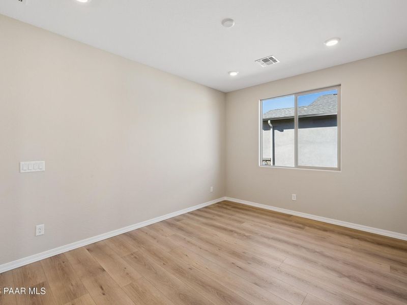 Spacious, unfurnished interior of a new home in North Ridge at Pronghorn Ranch, Prescott Valley (Image 28).