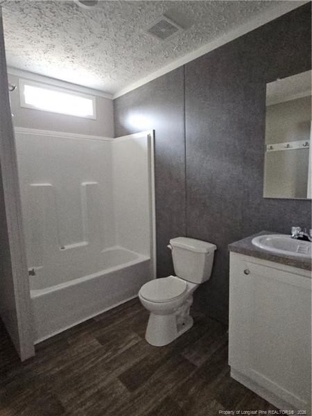 Hall Bathroom -Tub/Shower