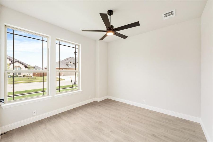 Spacious, unfurnished interior of a new home in Hampton Park, Glenn Heights (Image 32).