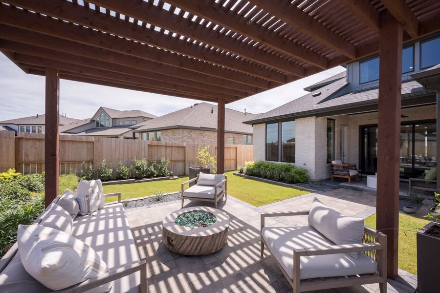 Representative exterior details of a home built from the Goldeneye by Tri Pointe Homes in Jubilee 50′, Hockley (Image 23).