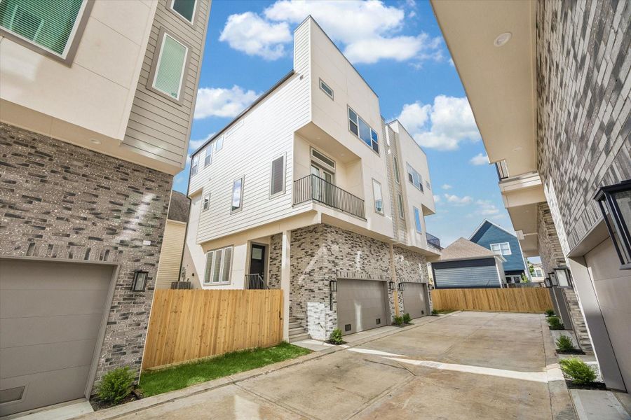 Exterior details and patio area of a home in West 21st Residences, Houston (Image 3).