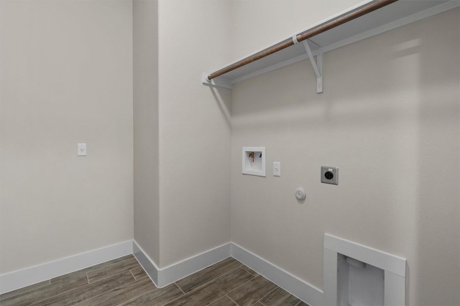 Spacious, unfurnished interior of a new home in Crescent Bluff, Georgetown (Image 33). Spacious, unfurnished interior of a new home in Crescent Bluff, Georgetown (Image 33).