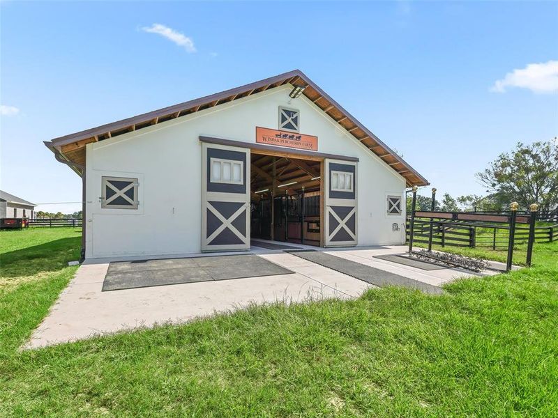 Exterior details and patio area of a home in , Ocala (Image 50).