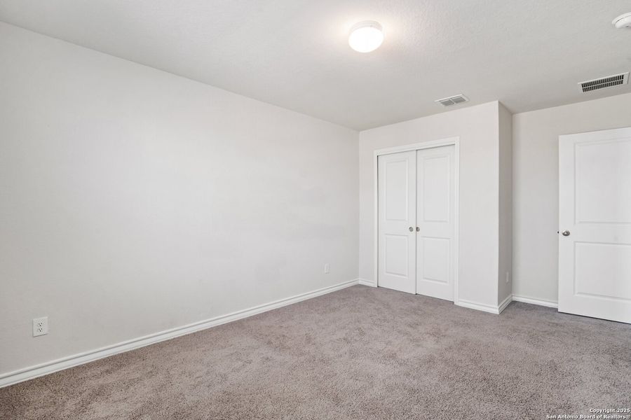 Spacious, unfurnished interior of a new home in Laurel Vistas, San Antonio (Image 13).