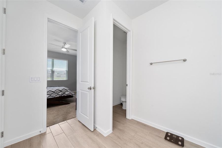 Spacious, unfurnished interior of a new home in Seasons at Big Sky, Kissimmee (Image 22).