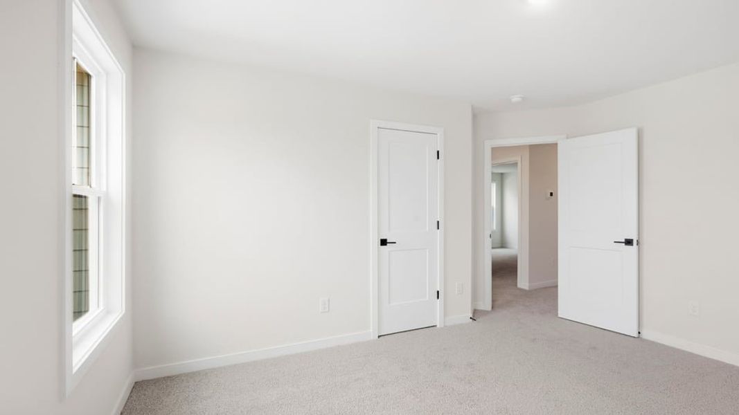 Spacious, unfurnished interior of a new home in Sycamore Cove, Woodruff (Image 29).