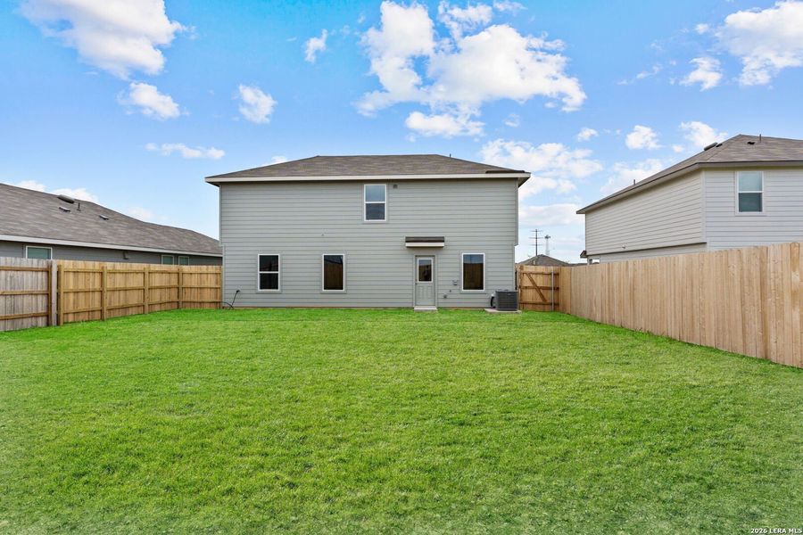Exterior details and patio area of a home in Swenson Heights, Seguin (Image 3).
