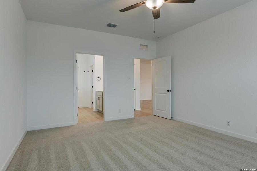 Spacious, unfurnished interior of a new home in Hennersby Hollow, San Antonio (Image 16). Spacious, unfurnished interior of a new home in Hennersby Hollow, San Antonio (Image 16).