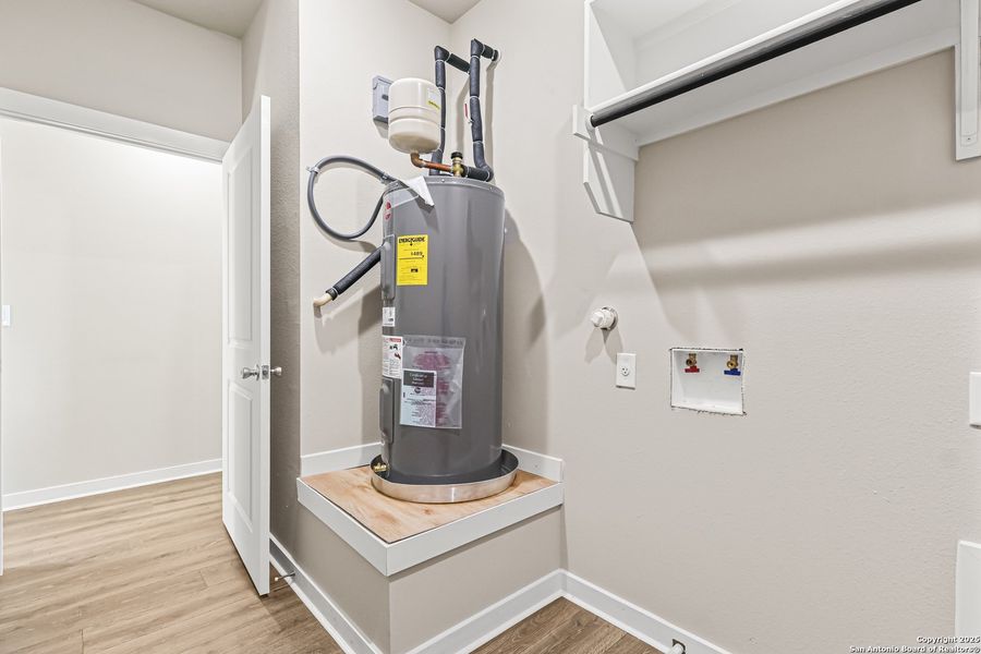 Sample of building materials used in homes in , San Antonio (Image 37).