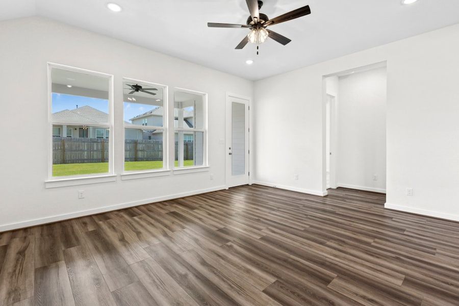 Spacious, unfurnished interior of a new home in University Heights, Round Rock (Image 13).