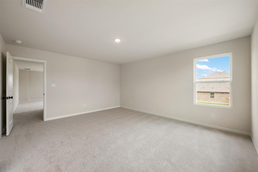 Spacious, unfurnished interior of a new home in Berry Creek Highlands, Georgetown (Image 25).