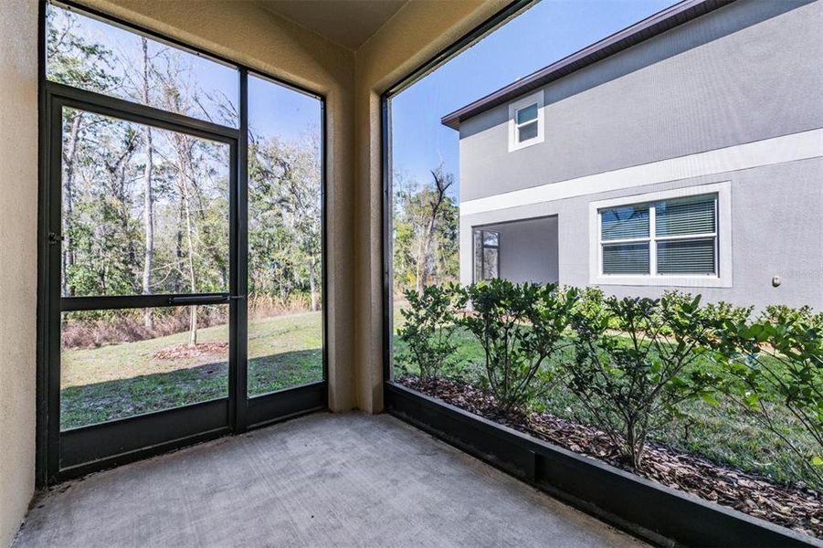 Exterior details and patio area of a home in , Land O' Lakes (Image 4).