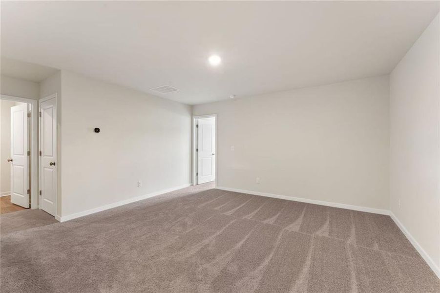 Spacious, unfurnished interior of a new home in Magnolia Square, Austell (Image 15).