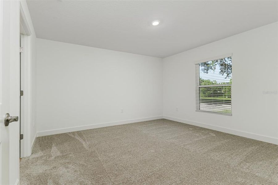 Spacious, unfurnished interior of a new home in , Winter Haven (Image 16).