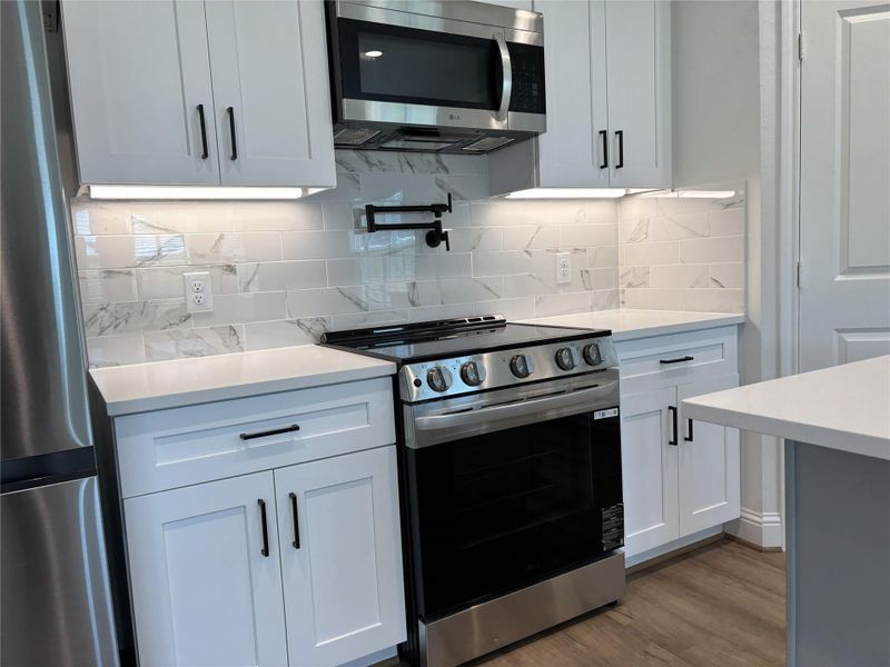 Close-up of interior finishes inside a home in Hill & Dale Ranch, Splendora (Image 7).