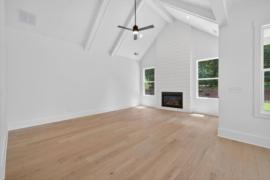 Spacious, unfurnished interior of a new home in Livingstone Park, Kennesaw (Image 17).