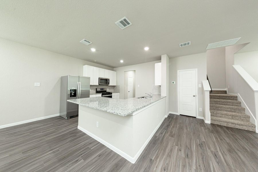 Furnished interior view inside a new home in Mackenzie Creek, Conroe (Image 9).
