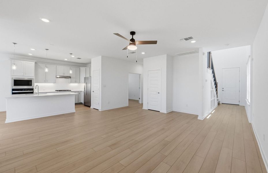 Spacious, unfurnished interior of a new home in Wolf Ranch, Georgetown (Image 42).