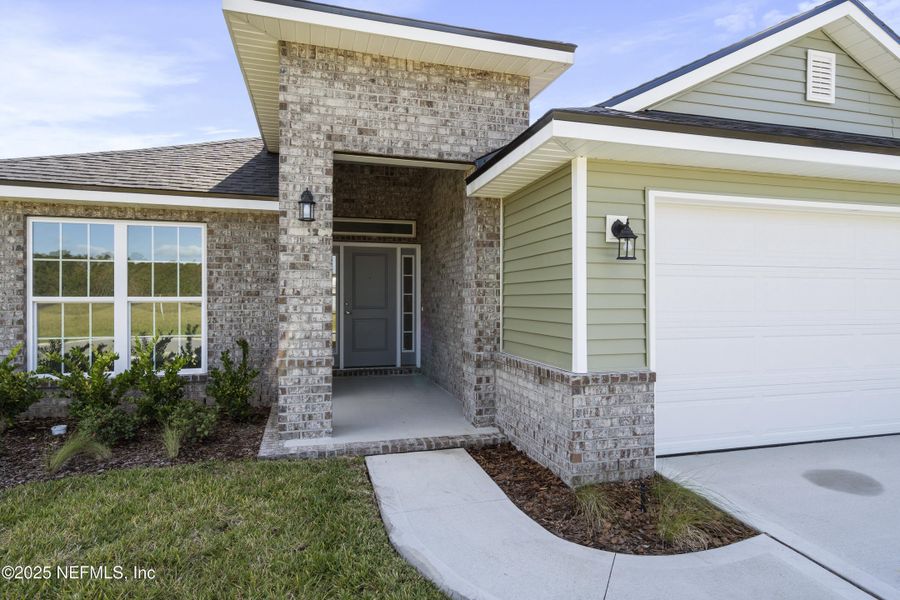 Exterior details and patio area of a home in Summerglen, Jacksonville (Image 3).