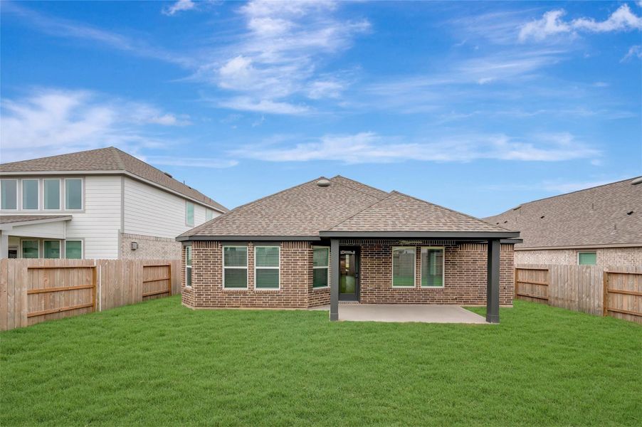 Exterior details and patio area of a home in Sorella, Tomball (Image 3).