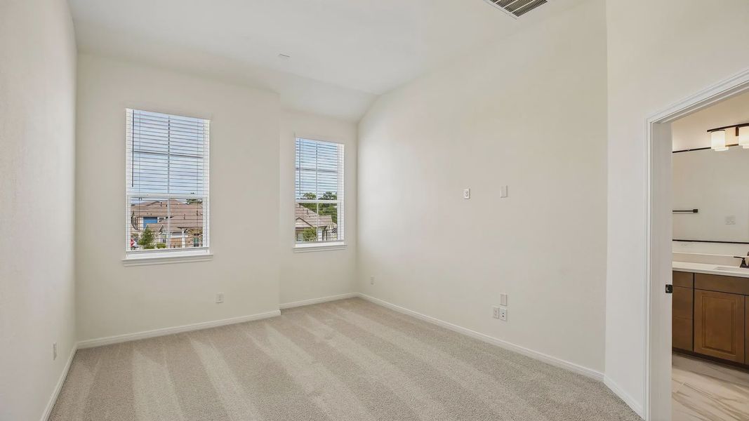 Spacious, unfurnished interior of a new home in Woodforest, Montgomery (Image 33).