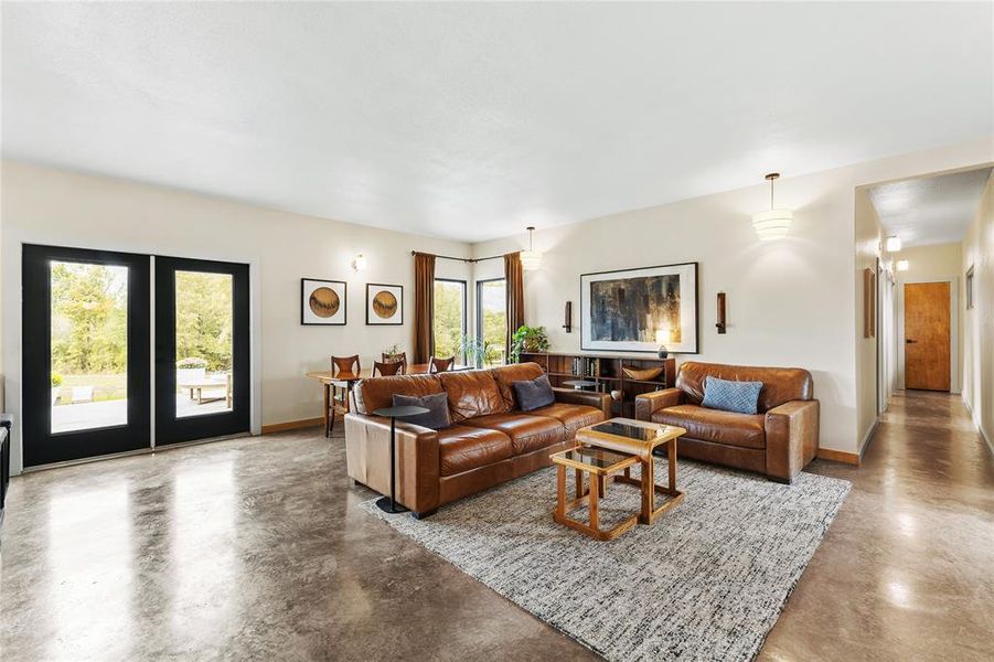 Furnished interior view inside a new home in , Sulphur Springs (Image 8).