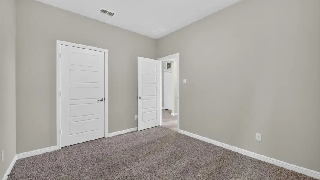 Spacious, unfurnished interior of a new home in Bluestem, Rhome (Image 19).