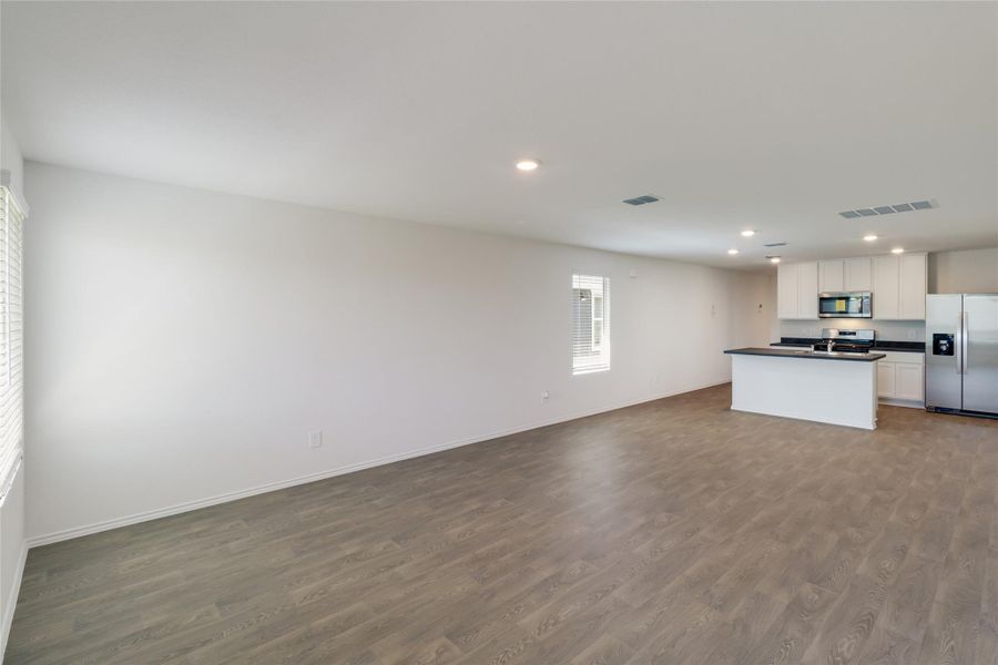 Spacious, unfurnished interior of a new home in Watermill, Uhland (Image 11).