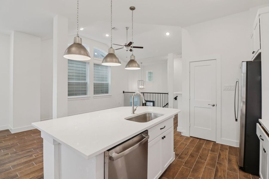 Furnished interior view inside a new home in Kresston 50's, Montgomery (Image 10).