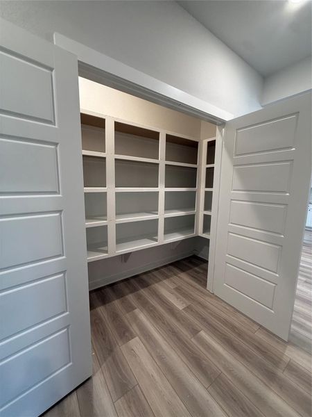 Spacious, unfurnished interior of a new home in Sundance Cove, Crosby (Image 8).