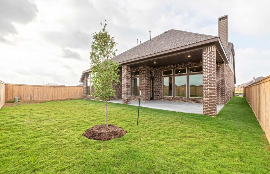 Representative exterior details of a home built from the 3326 by Ravenna Homes in Cross Creek West, Fulshear (Image 4).